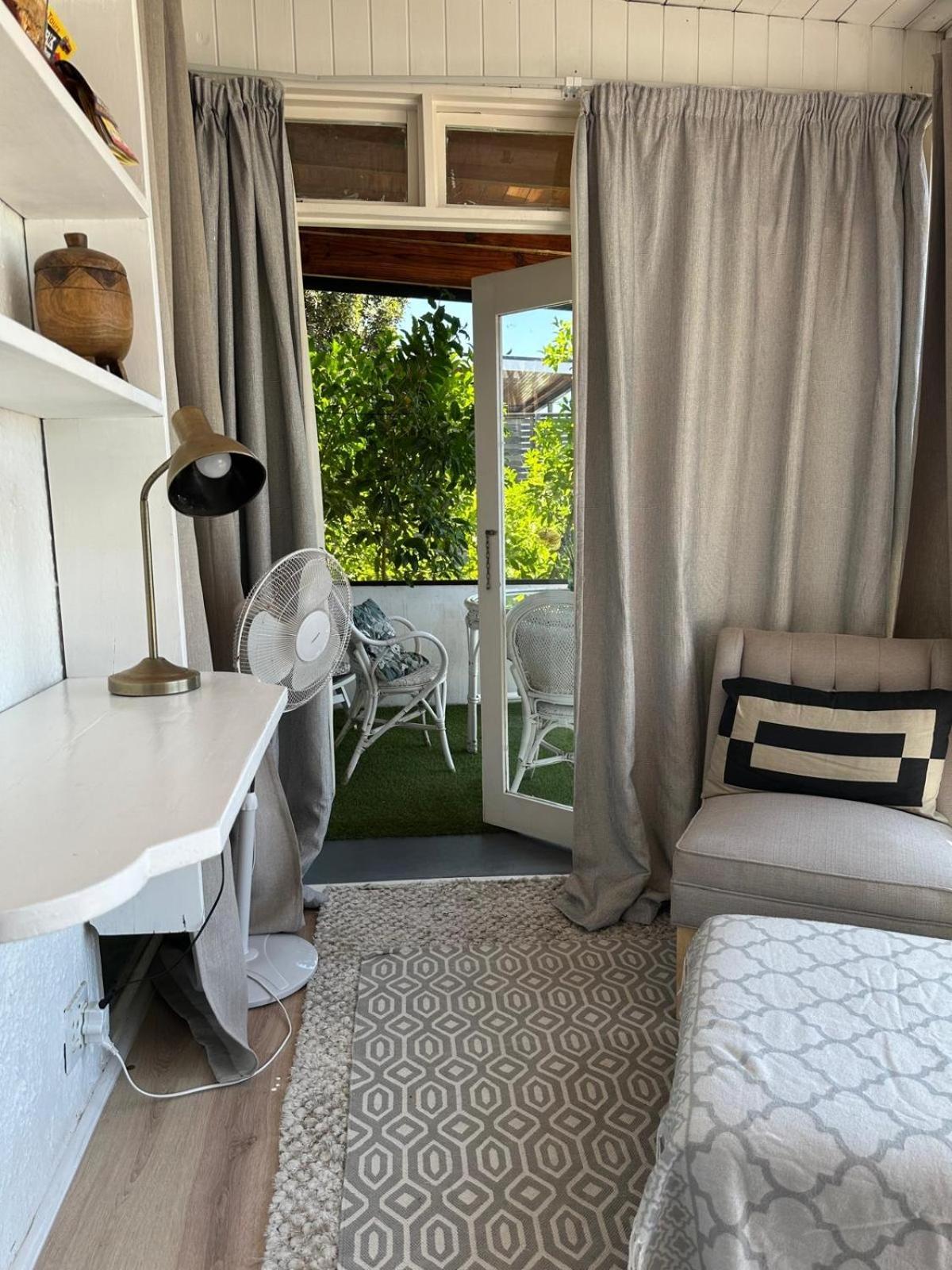 Independent Quaint Flat, Close To Beach Kapstadt Exterior foto